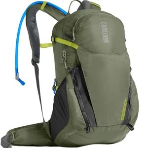 NWT Camelbak Rim Runner